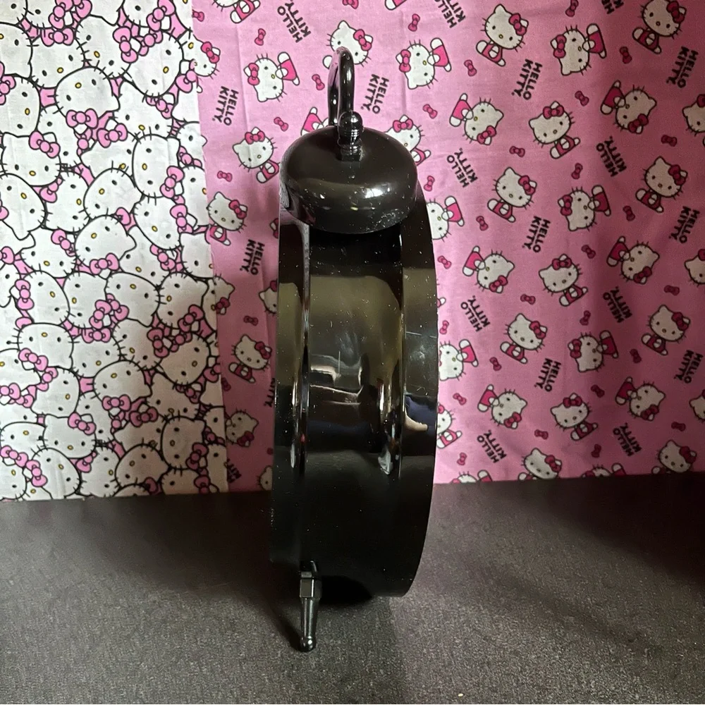 Hello Kitty Clock - Picture 2 of 9
